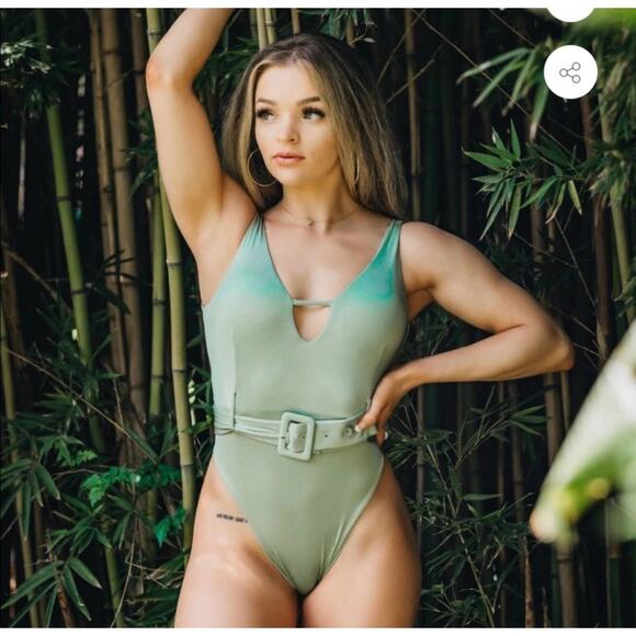 BuffBunny Collection Belted One Piece Swimsuit Size Medium NWT - Picture 8 of 8